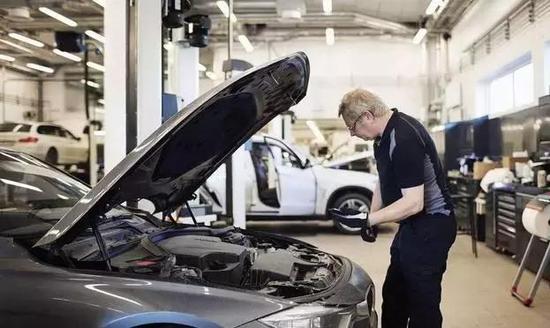 日常用車過程中,最讓人崩潰的就是車輛半路出問題。如果車輛出現水溫過高的情況,那么我們該怎么辦呢?