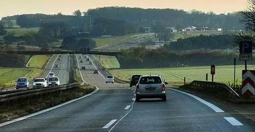 高速逐步轉(zhuǎn)換為區(qū)間測速 剎車減速不管用了