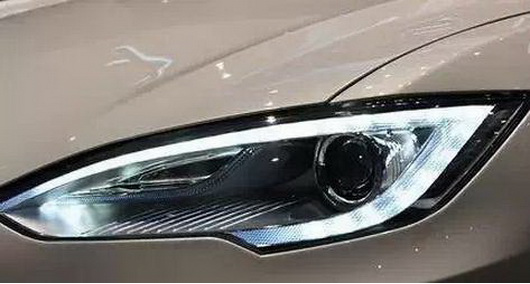 這車燈白天也要點亮 不是花瓶有重大作用