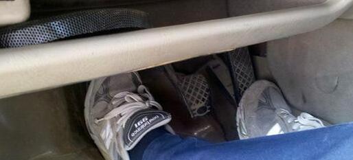 踩離合的時候要踩到底