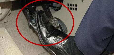 正確踩離合的方法